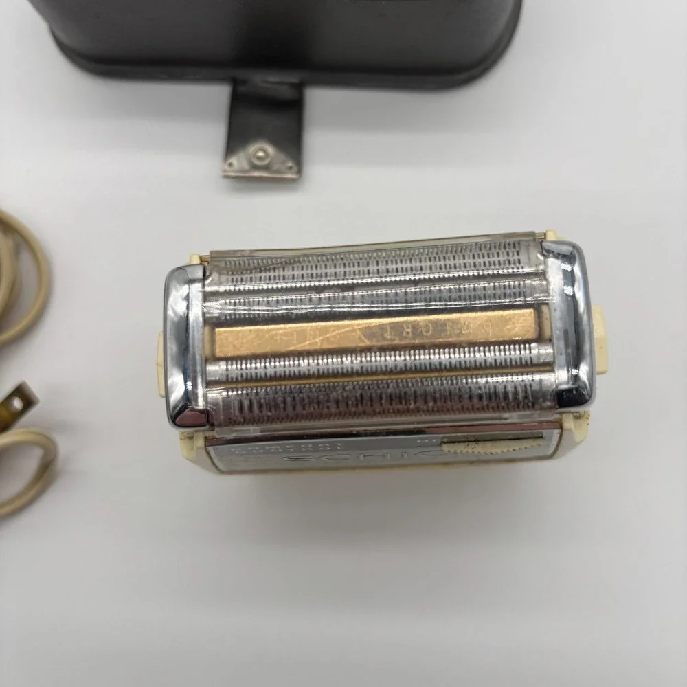 Vintage Schick Custom Electric Shaver Comfort Control with‎ Case Cord